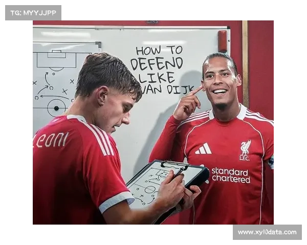 麦卡利斯特与范戴克头部碰撞受伤 简单处理后坚持完成比赛 麦卡利斯特与范戴克头部碰撞受伤 简单处理后坚持完成比赛